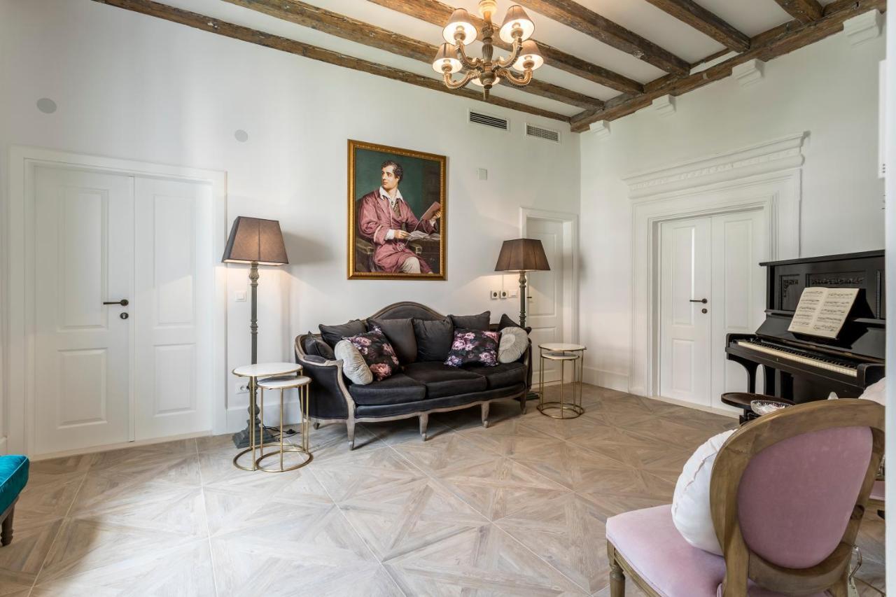The Byron Guest house *